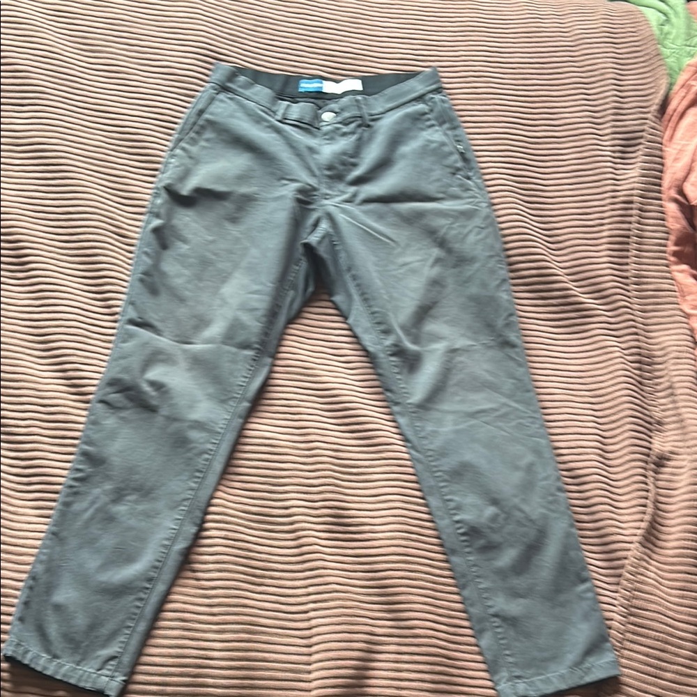 Old Navy ultimate tech athletic flex gray slacks 30x32